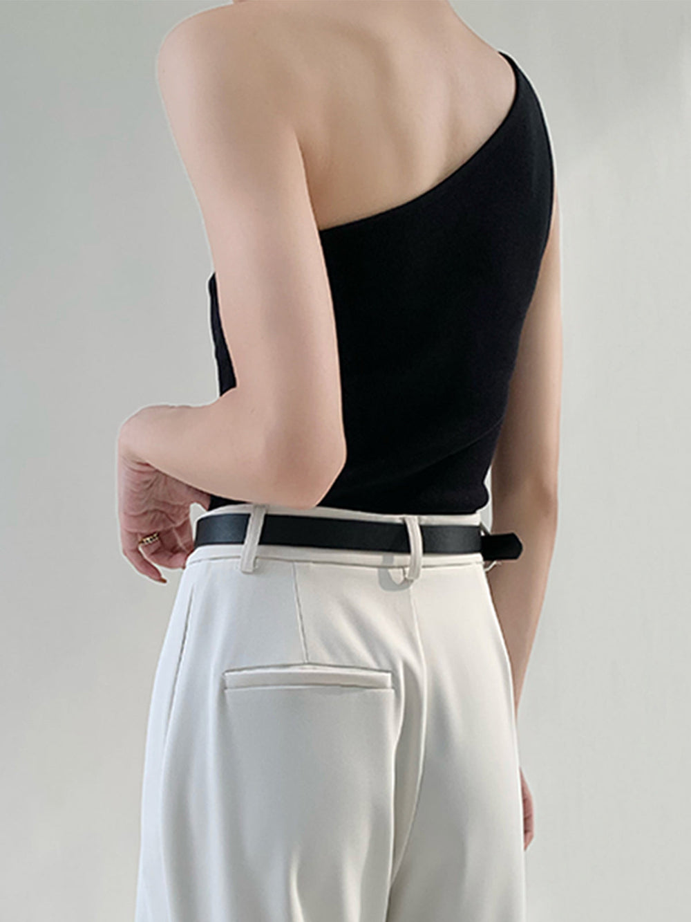Einfarbiges One-Shoulder-Oberteil