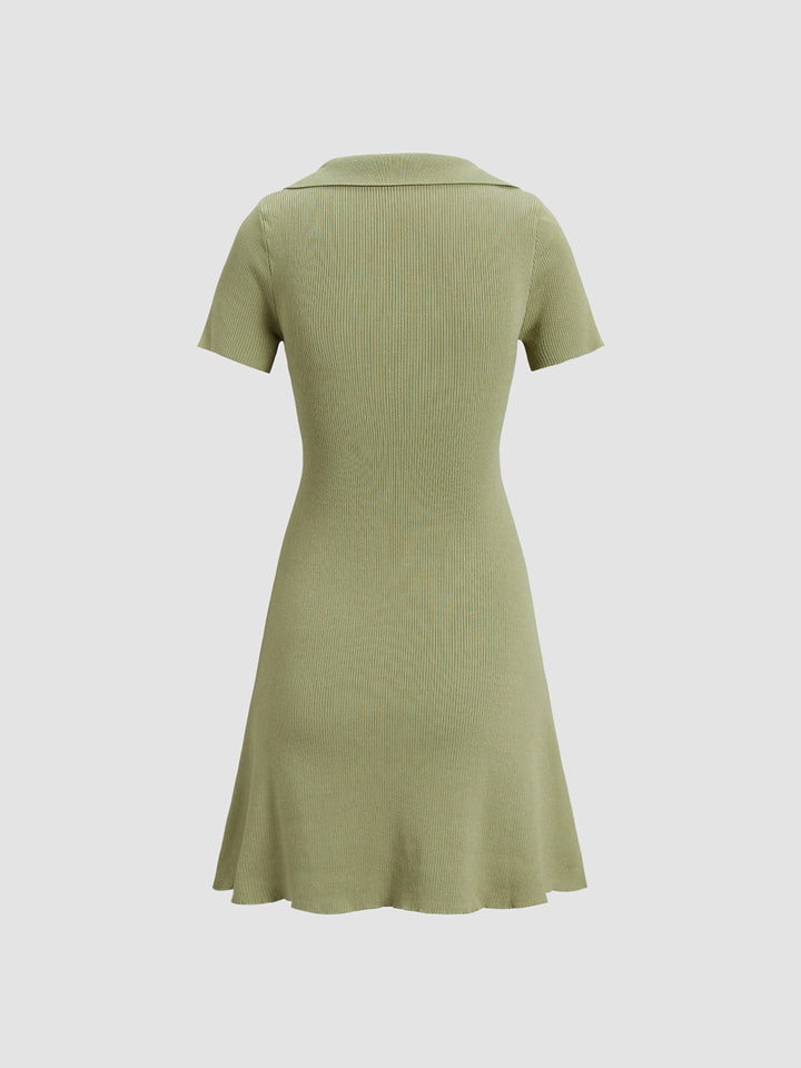Rippenkleid mit Karree-Ausschnitt und kurzen Ärmeln