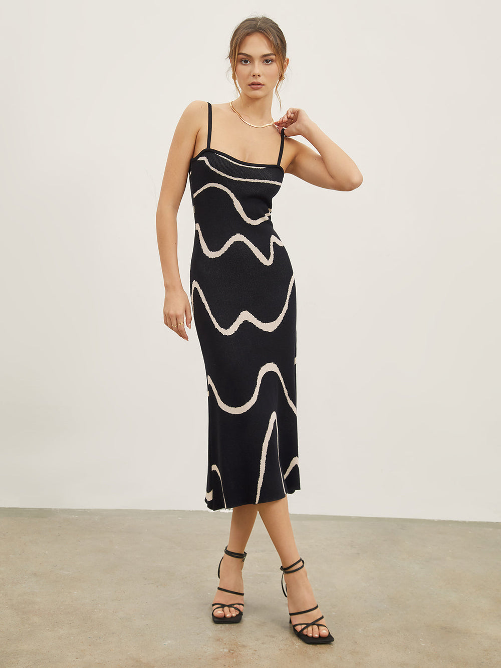 Wellenprint-Träger-Midikleid