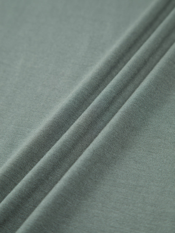 Wickelkleid mit gerafftem Schlitz und Maxilänge