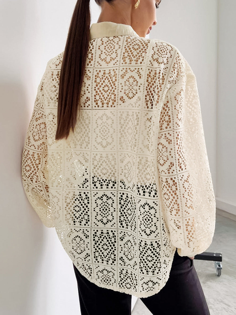 Oversized Halb-Sheer Lochstickerei-Hemd mit durchgehender Knopfleiste