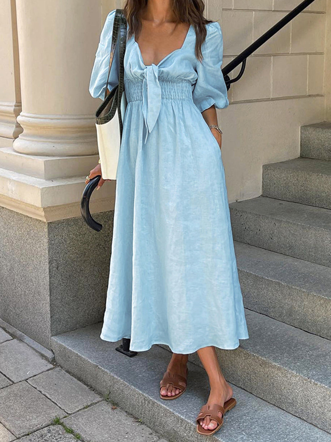 Leinen-Baumwoll-Kleid mit Bindedetail vorne, Knielänge