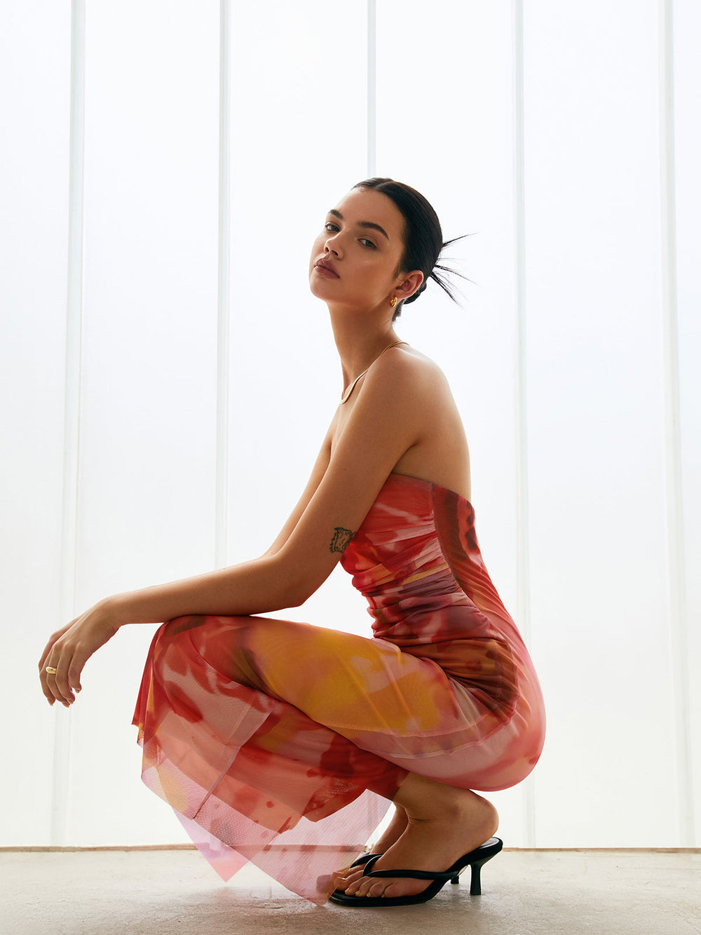 Halbtransparente Mesh-Midi-Röhrenkleid