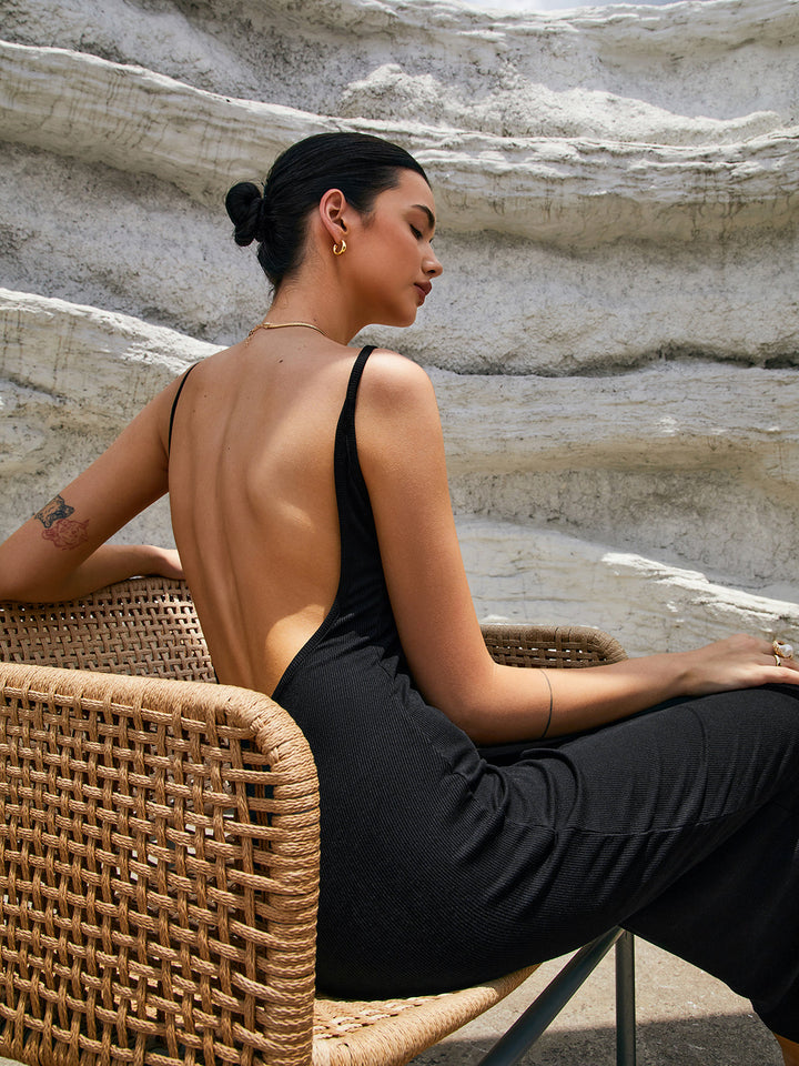 Klassisches Kleid mit offenem Rücken und Midi-Länge