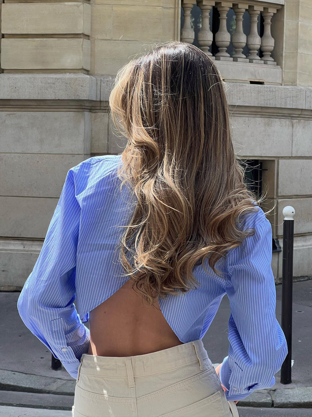 Pinstripe Hemdbluse mit Rückenausschnitt