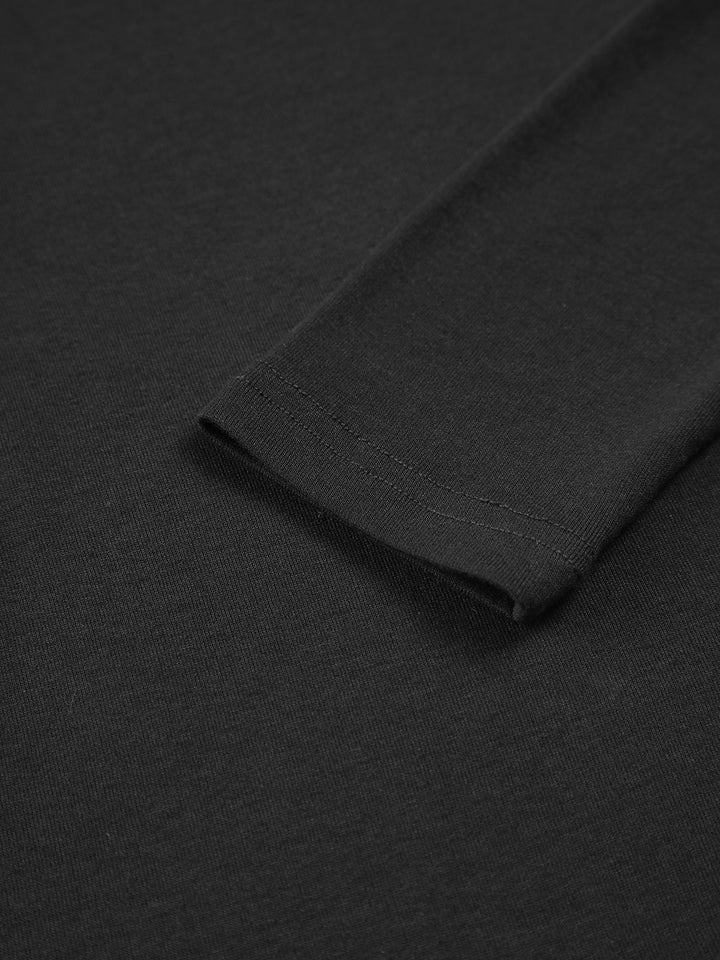 Schräges schulterfreies Langarmshirt