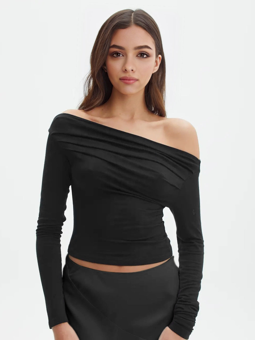 Schräges schulterfreies Langarmshirt