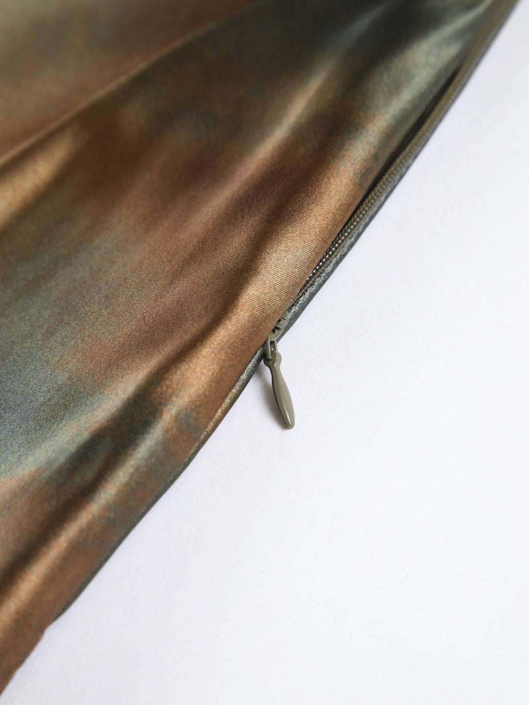 Neptun Satin Kleid mit tiefem Rückenausschnitt