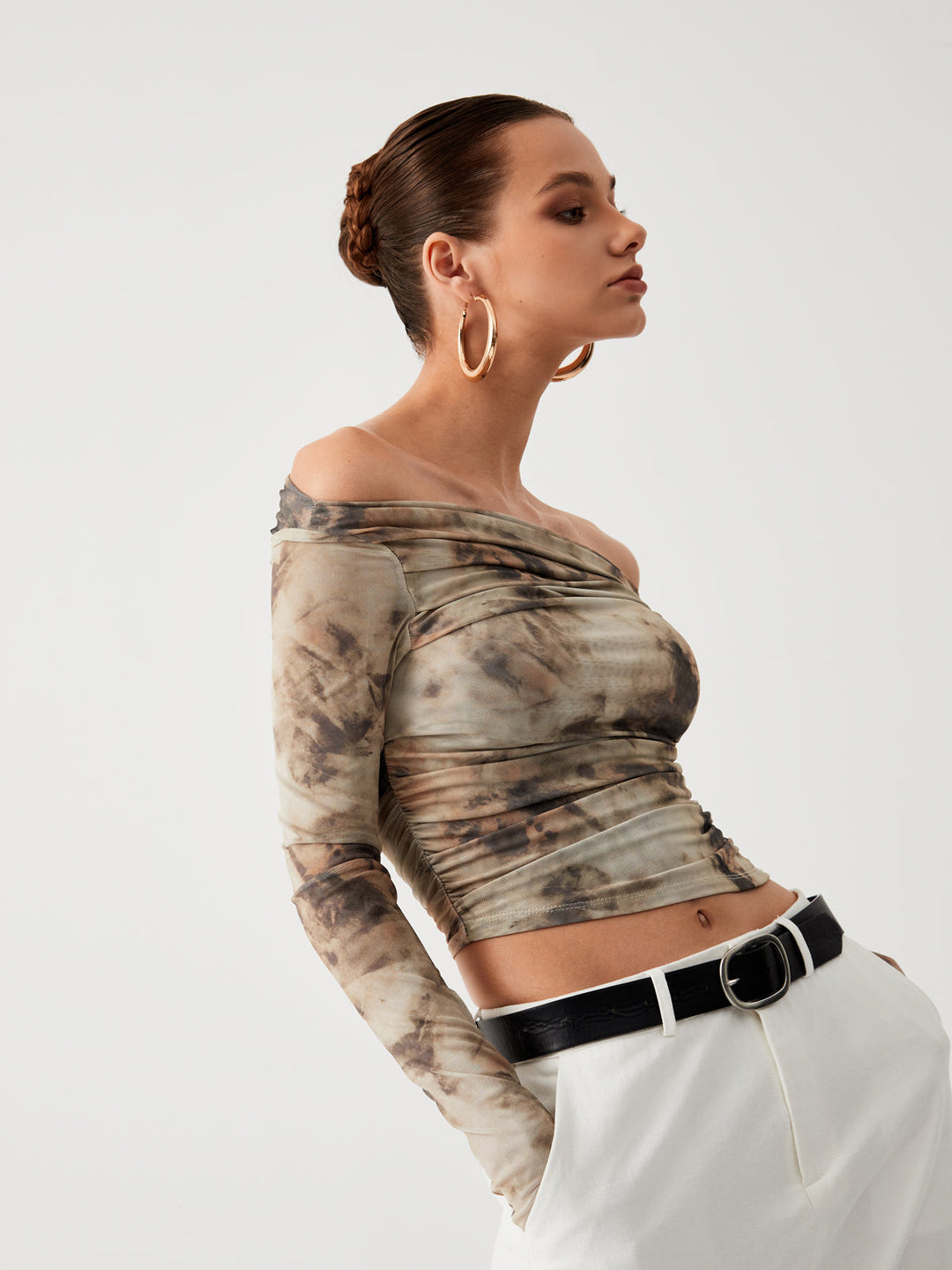 Halbtransparente Tüll-Mesh-Carmenbluse mit langen Ärmeln