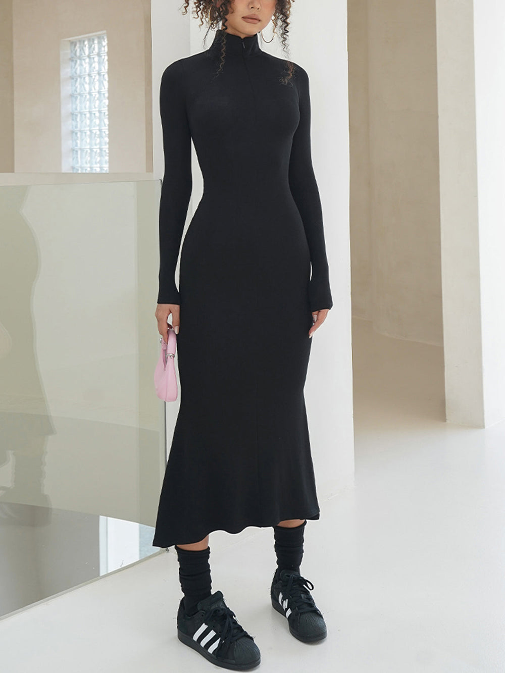 Freizeitkleid mit Rollkragen und langen Ärmeln, Midi-Länge