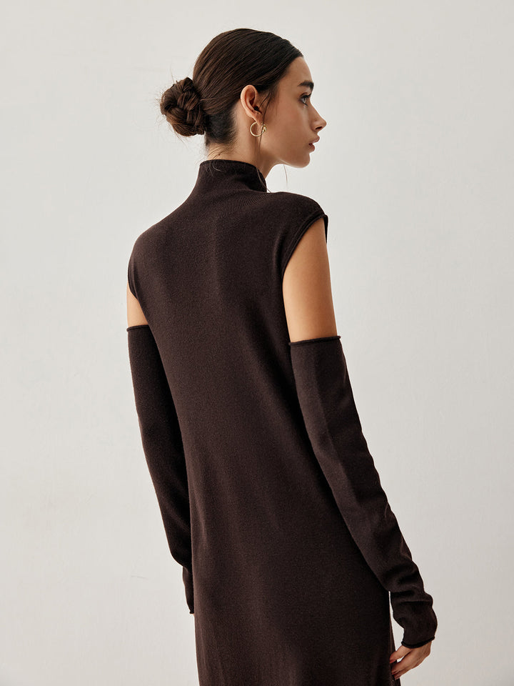Rollkragen-Strickkleid mit Handschuhen
