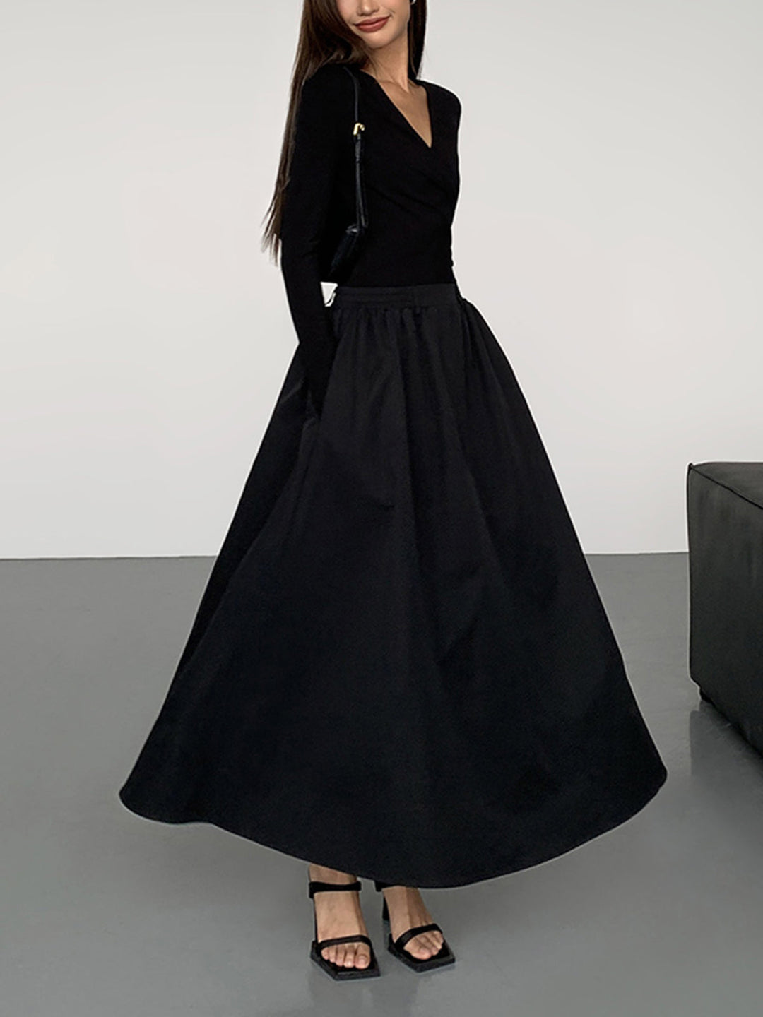 V-Ausschnitt Kleid mit langen Ärmeln und doppelten Taschen