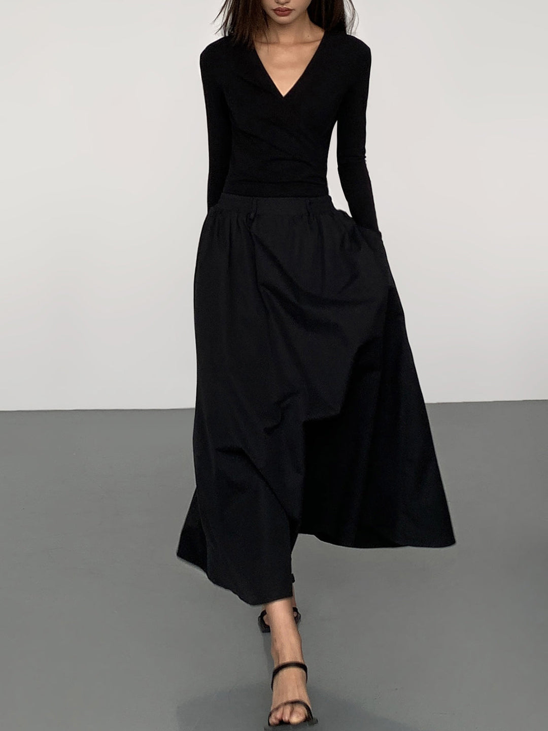 V-Ausschnitt Kleid mit langen Ärmeln und doppelten Taschen