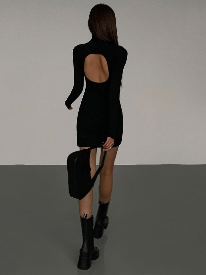 Rollkragen-Kleid mit offenem Rücken und langen Ärmeln