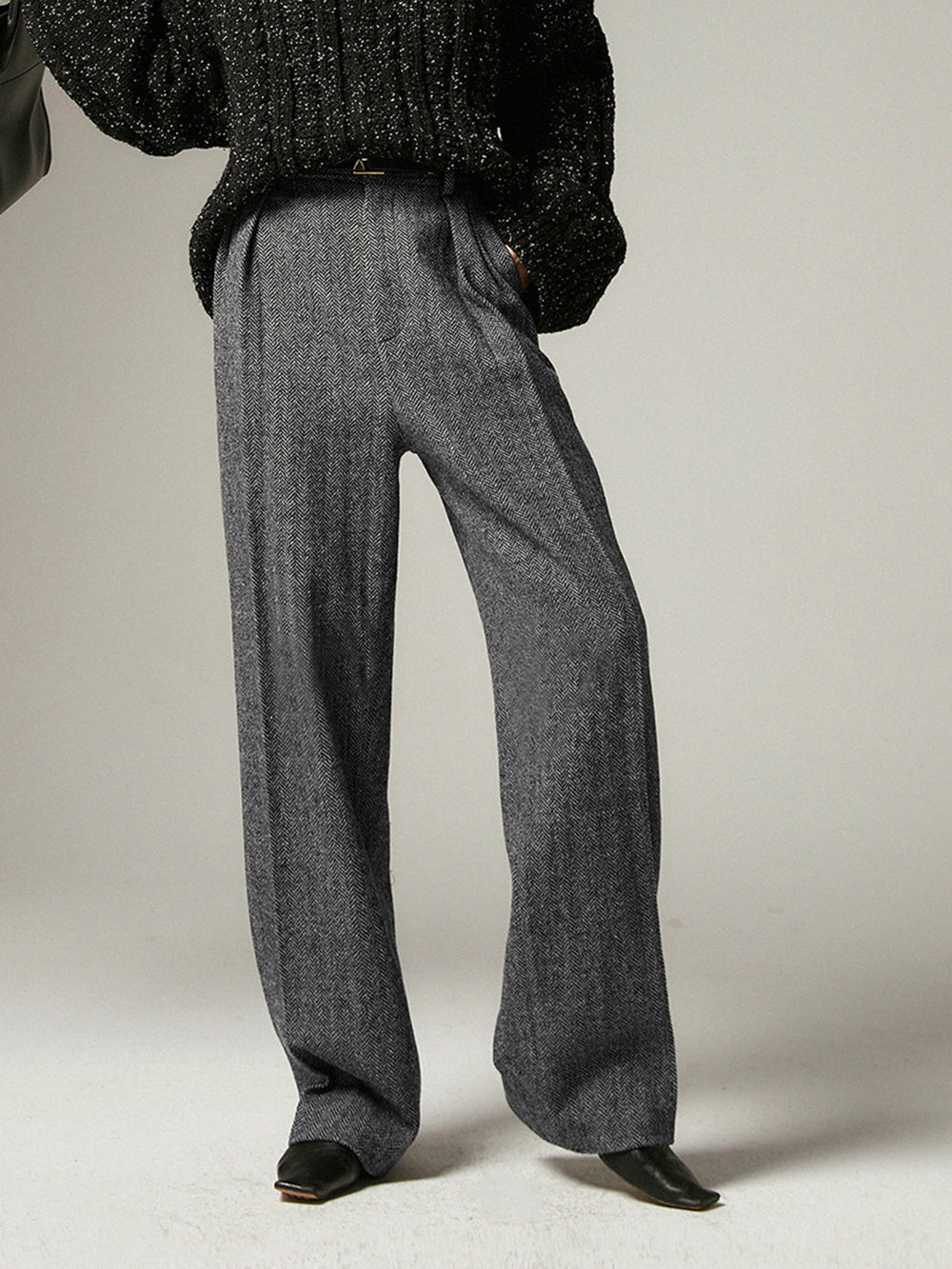 Heringgräten-Hosenträgerhose mit weitem Bein