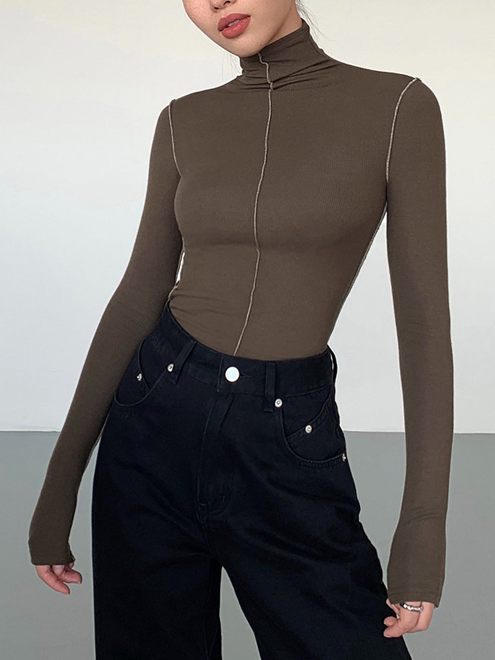 Slinky Rollkragenpullover mit Kontrastsaum, gerippt