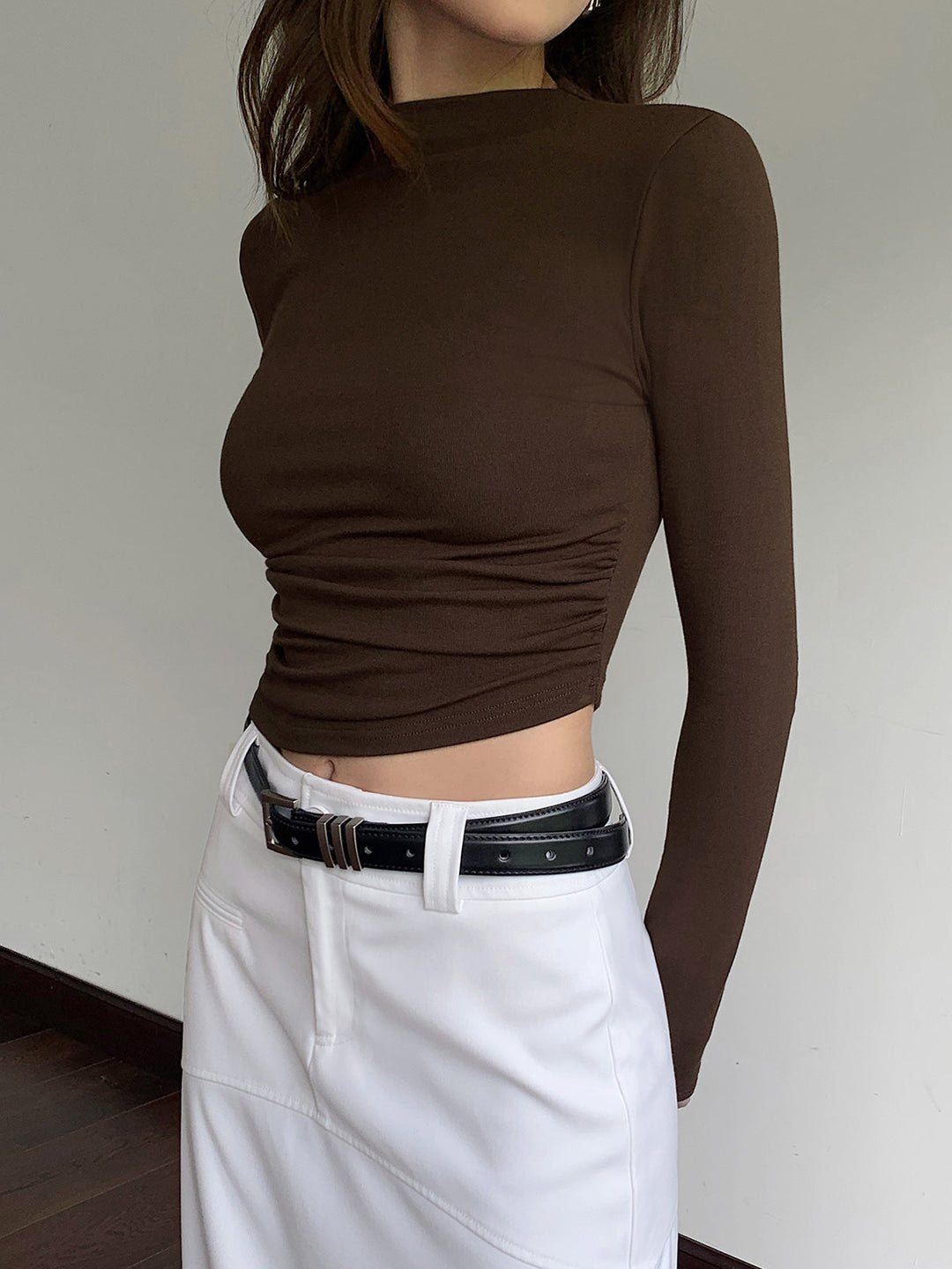 Geripptes Rippstrick-Crop-Top mit hohem Kragen und langen Ärmeln