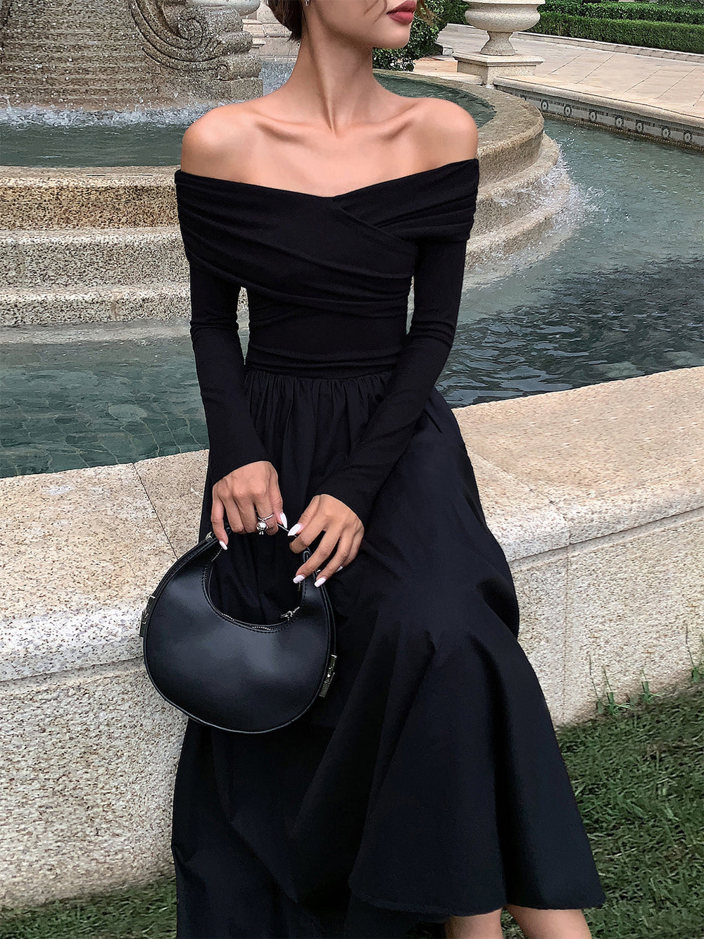 Off-Schulter-Kleid mit Schnürung und langen Ärmeln