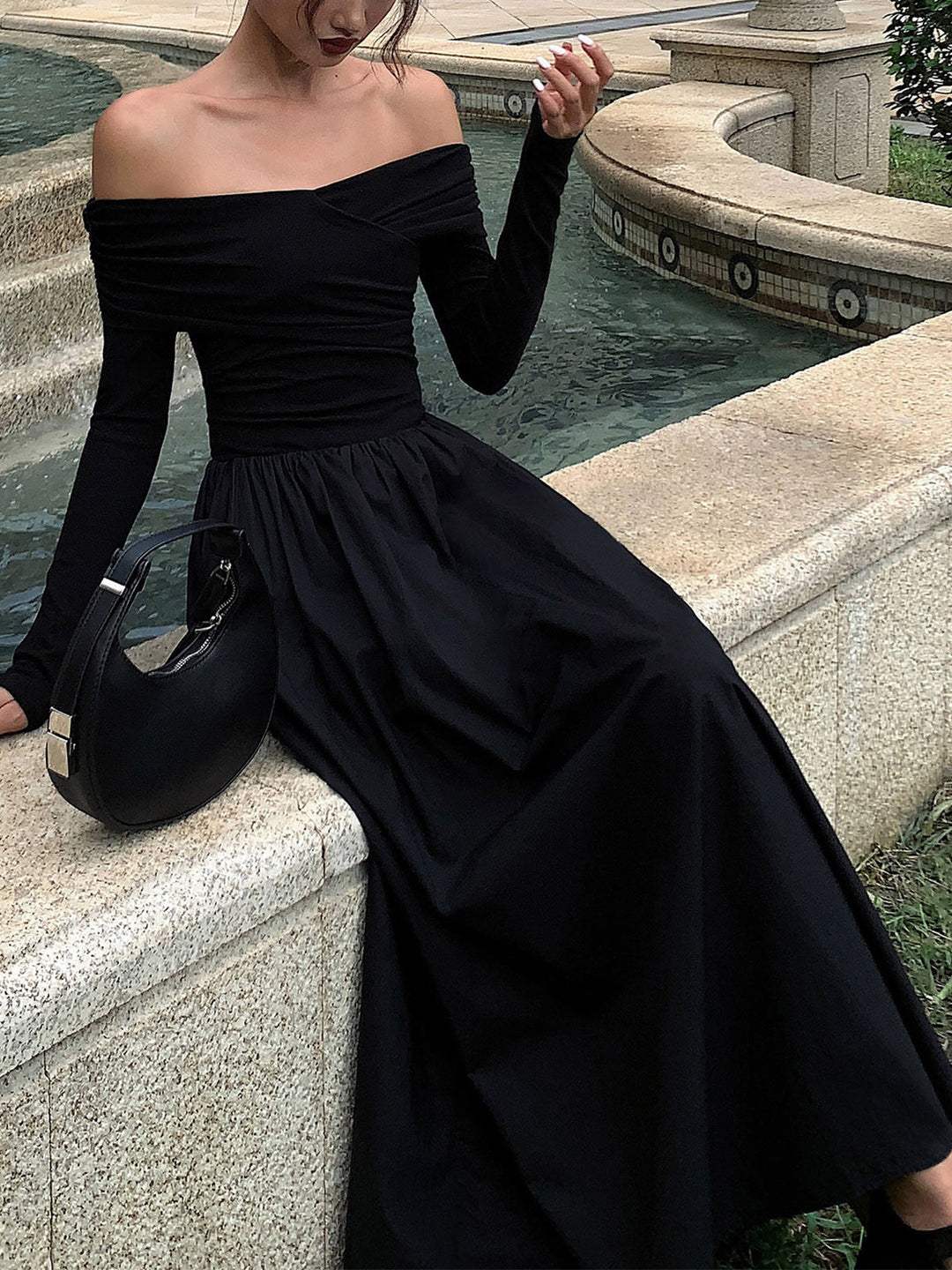 Off-Schulter-Kleid mit Schnürung und langen Ärmeln