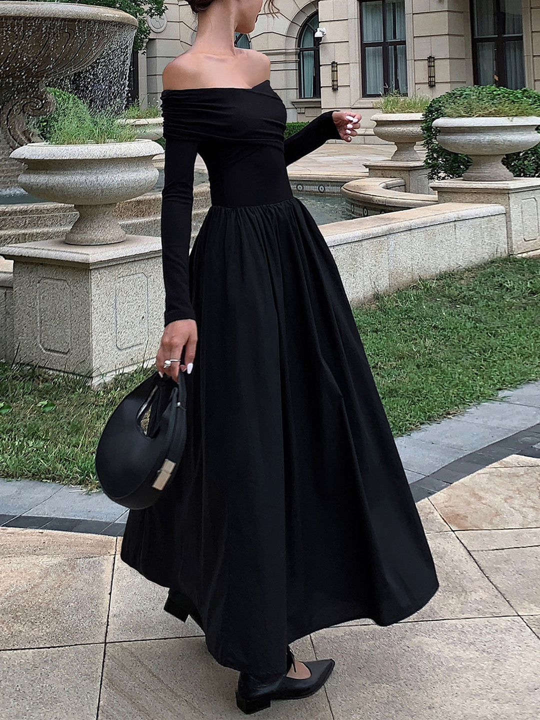 Off-Schulter-Kleid mit Schnürung und langen Ärmeln