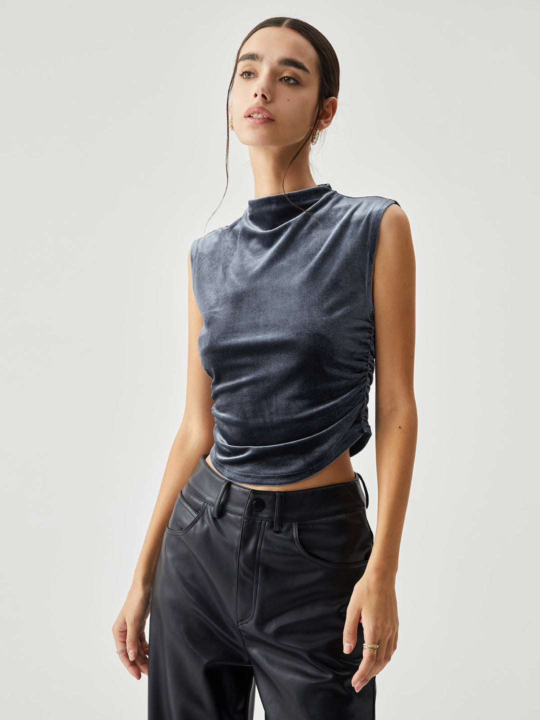 Samt-Drapierte-Mock-Neck-Ärmelloses-Crop-Top