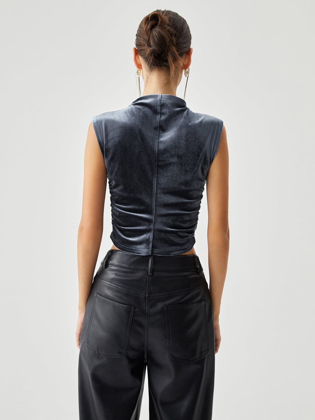 Samt-Drapierte-Mock-Neck-Ärmelloses-Crop-Top