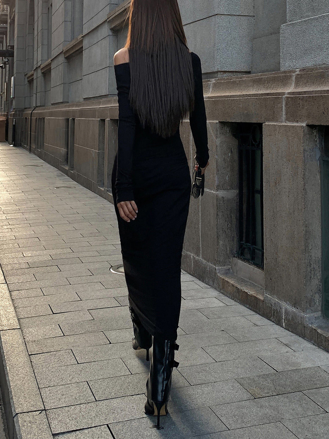 Off-Schulter-Rippstrick-Langarmkleid