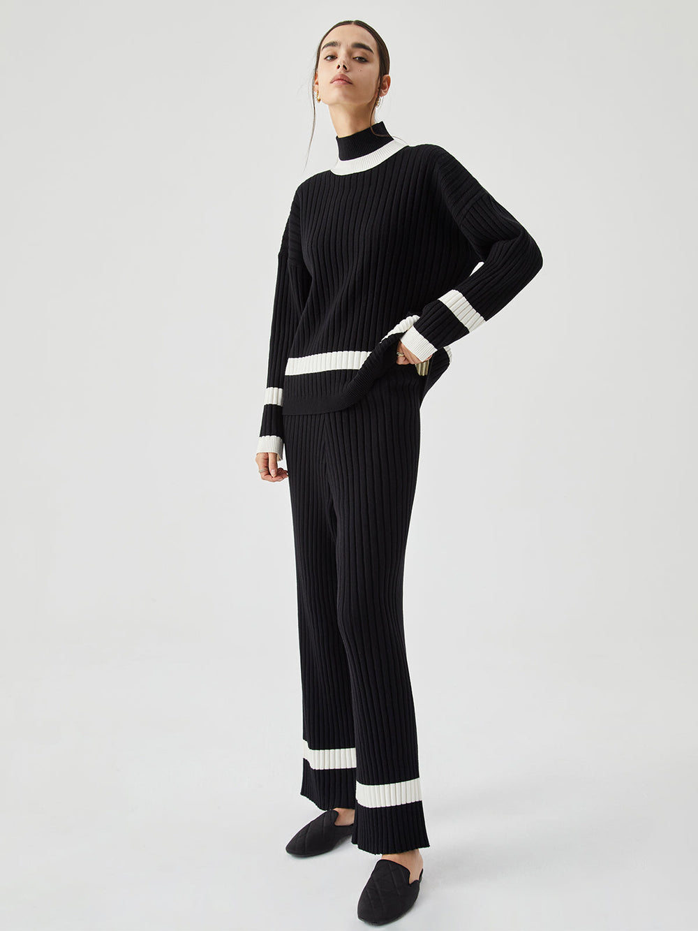 Gerippte Strickhose mit Kontrastbesatz