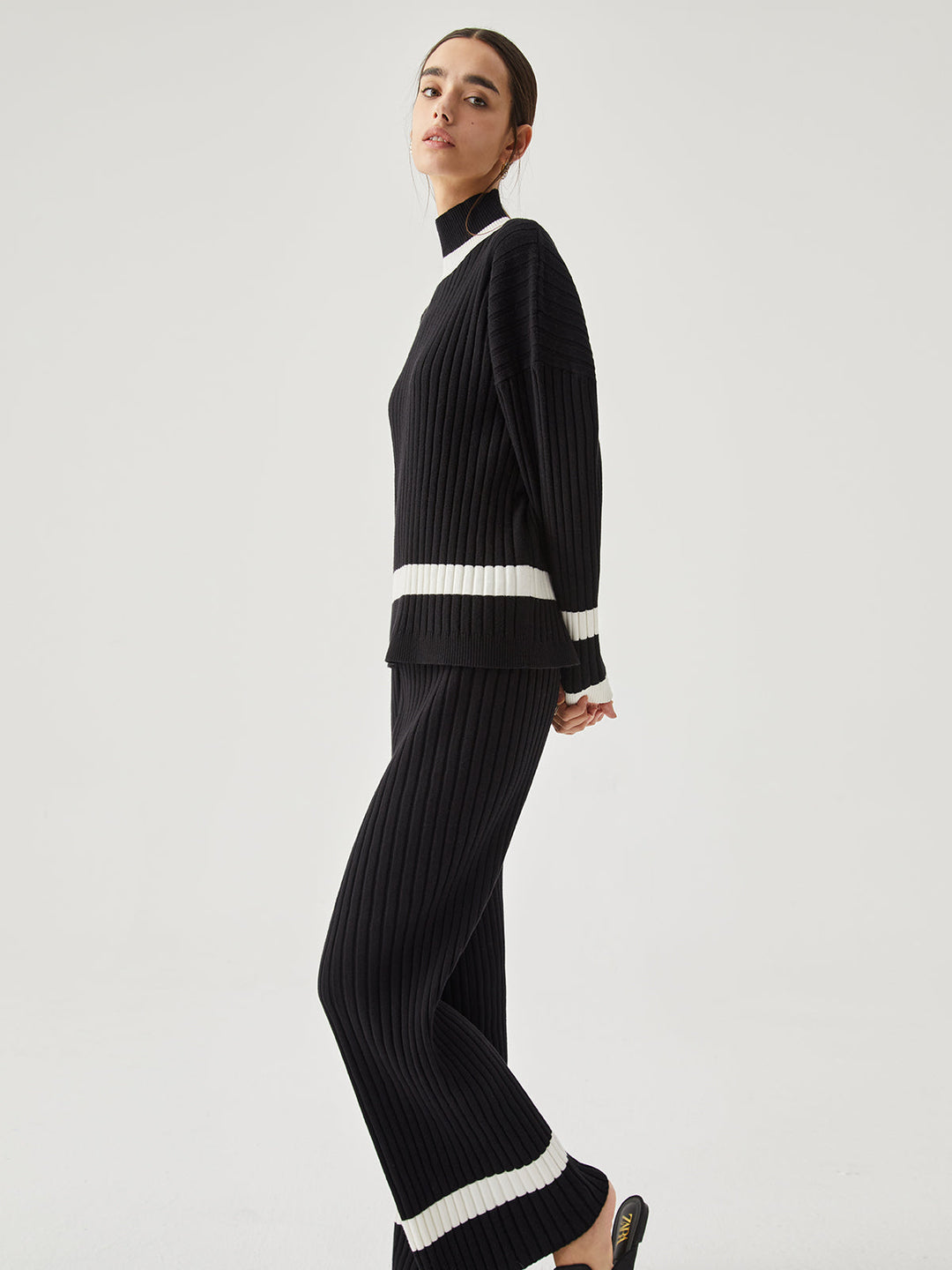 Gerippte Strickhose mit Kontrastbesatz
