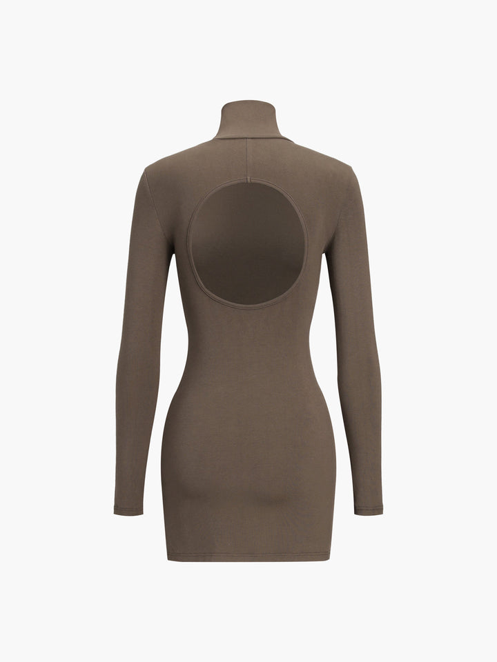 Rollkragen-Kleid mit offenem Rücken und langen Ärmeln