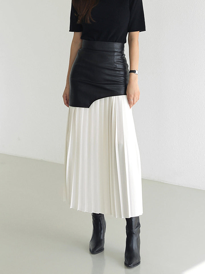 Asymmetrischer Maxirock aus Kunstleder und Chiffon mit Falten