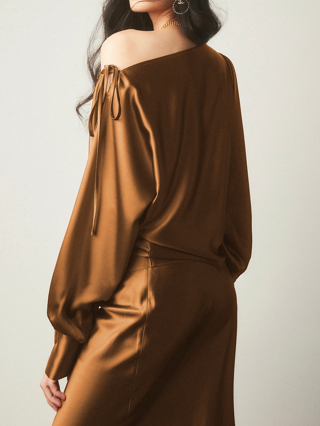 Satin Asymmetrische Cold Shoulder Gebundene Bluse