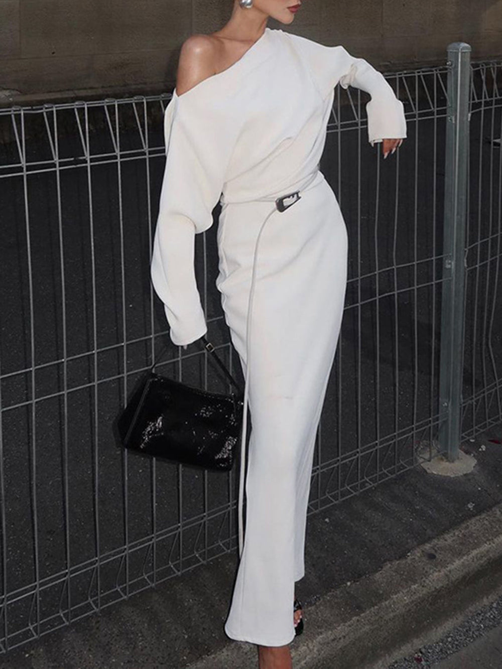 Asymmetrisches Maxikleid mit Carmen-Ausschnitt und langen Ärmeln, einfarbig