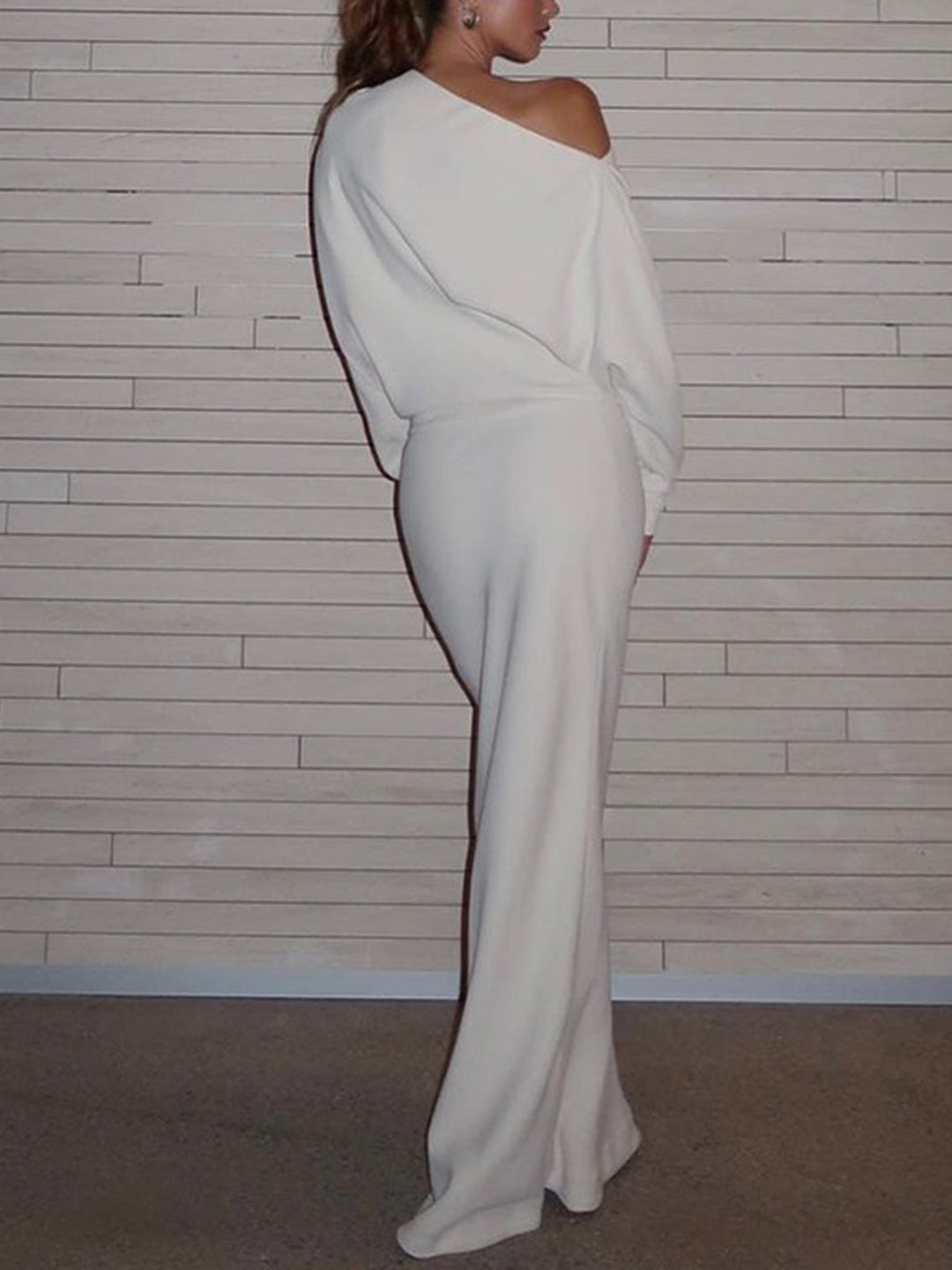 Asymmetrisches Maxikleid mit Carmen-Ausschnitt und langen Ärmeln, einfarbig