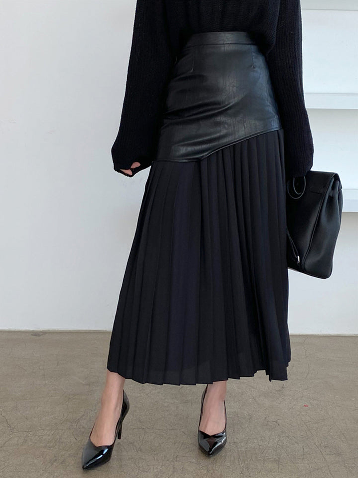 Asymmetrischer Maxirock aus Kunstleder und Chiffon mit Falten