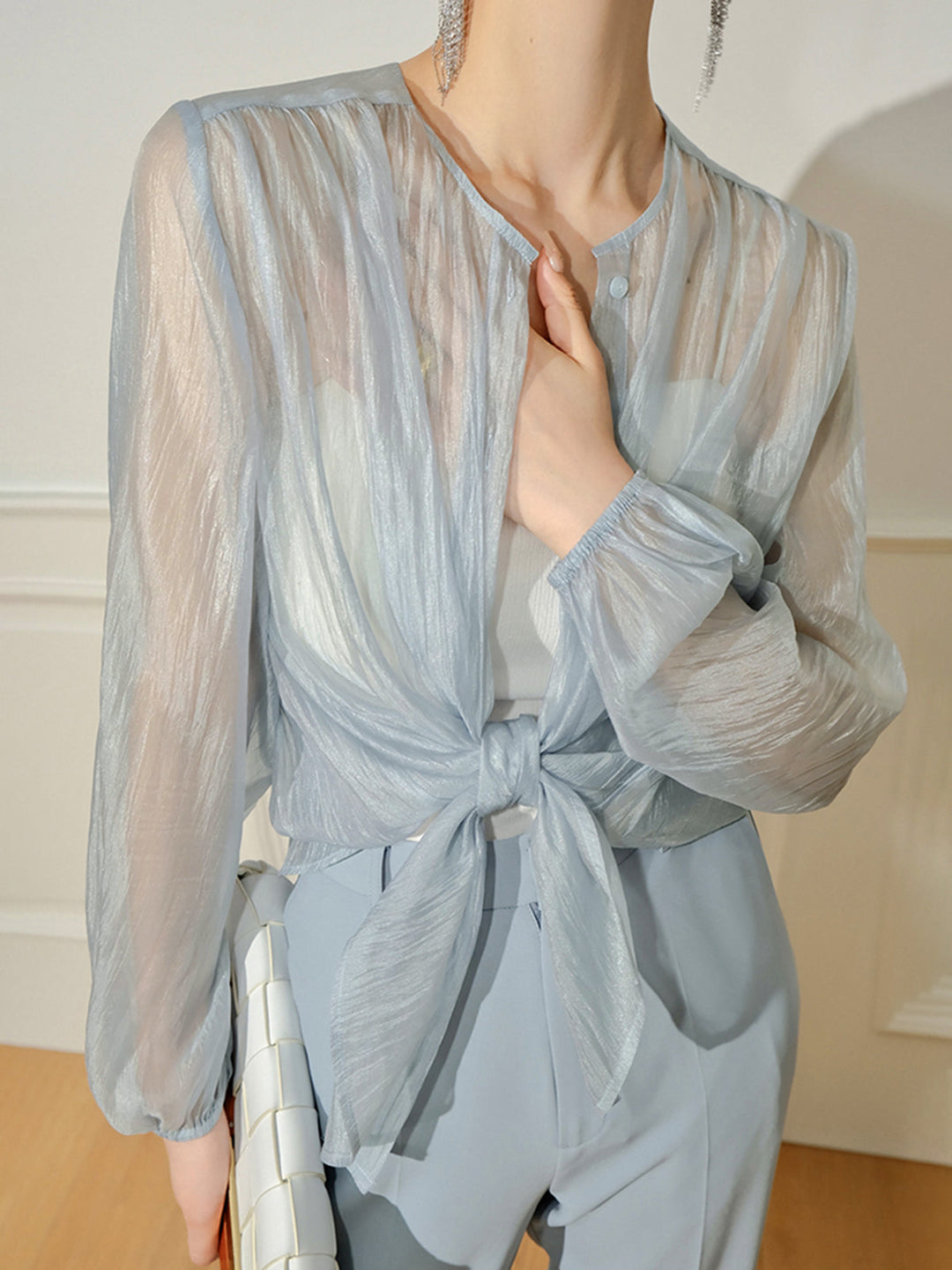 Halbtransparente Langarm-Bluse mit durchgehender Knopfleiste