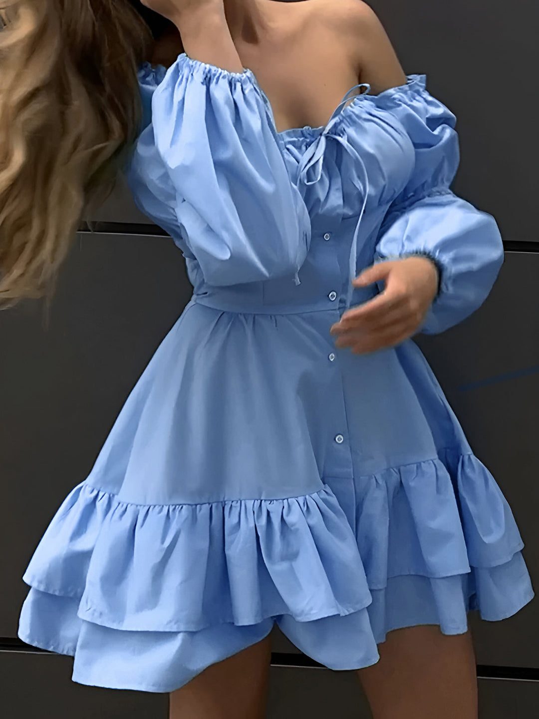 Kleid mit Rüschenbesatz und schulterfreiem Schnitt