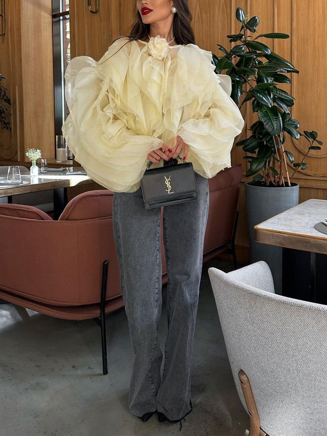 Halbtransparente Chiffon-Bluse mit Rüschen und Rundhalsausschnitt
