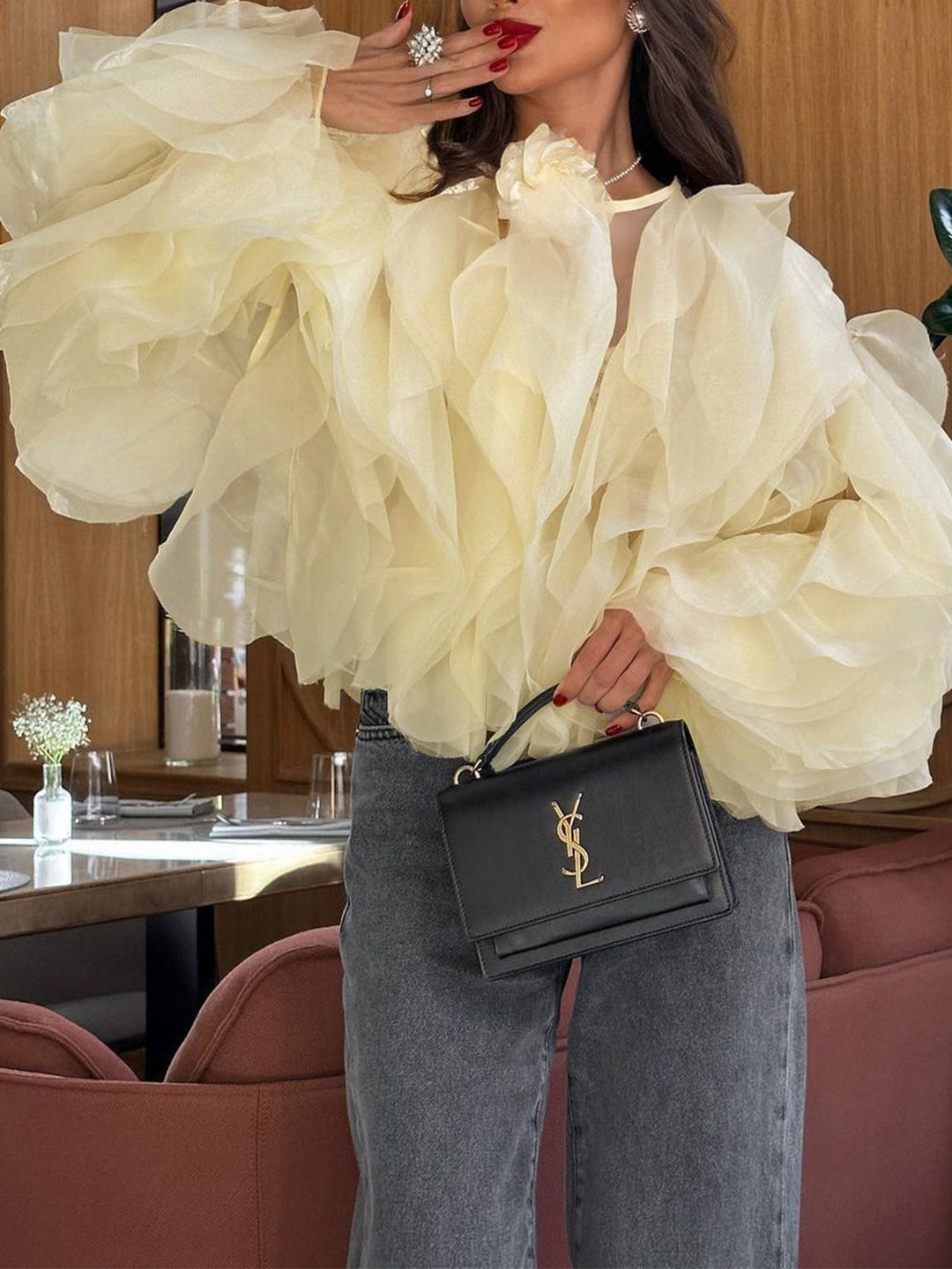 Halbtransparente Chiffon-Bluse mit Rüschen und Rundhalsausschnitt