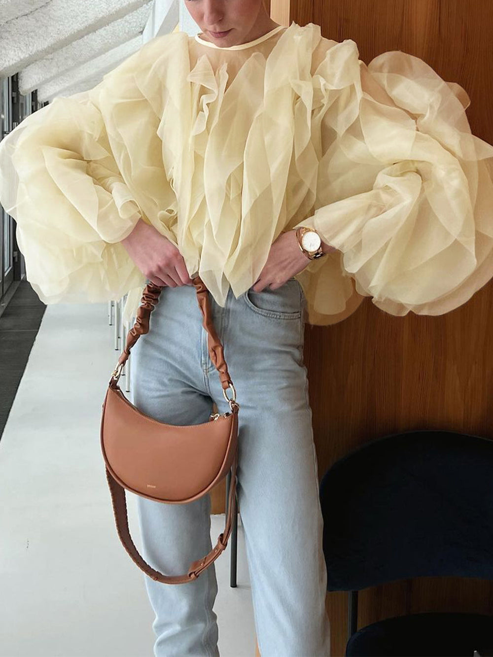 Halbtransparente Chiffon-Bluse mit Rüschen und Rundhalsausschnitt