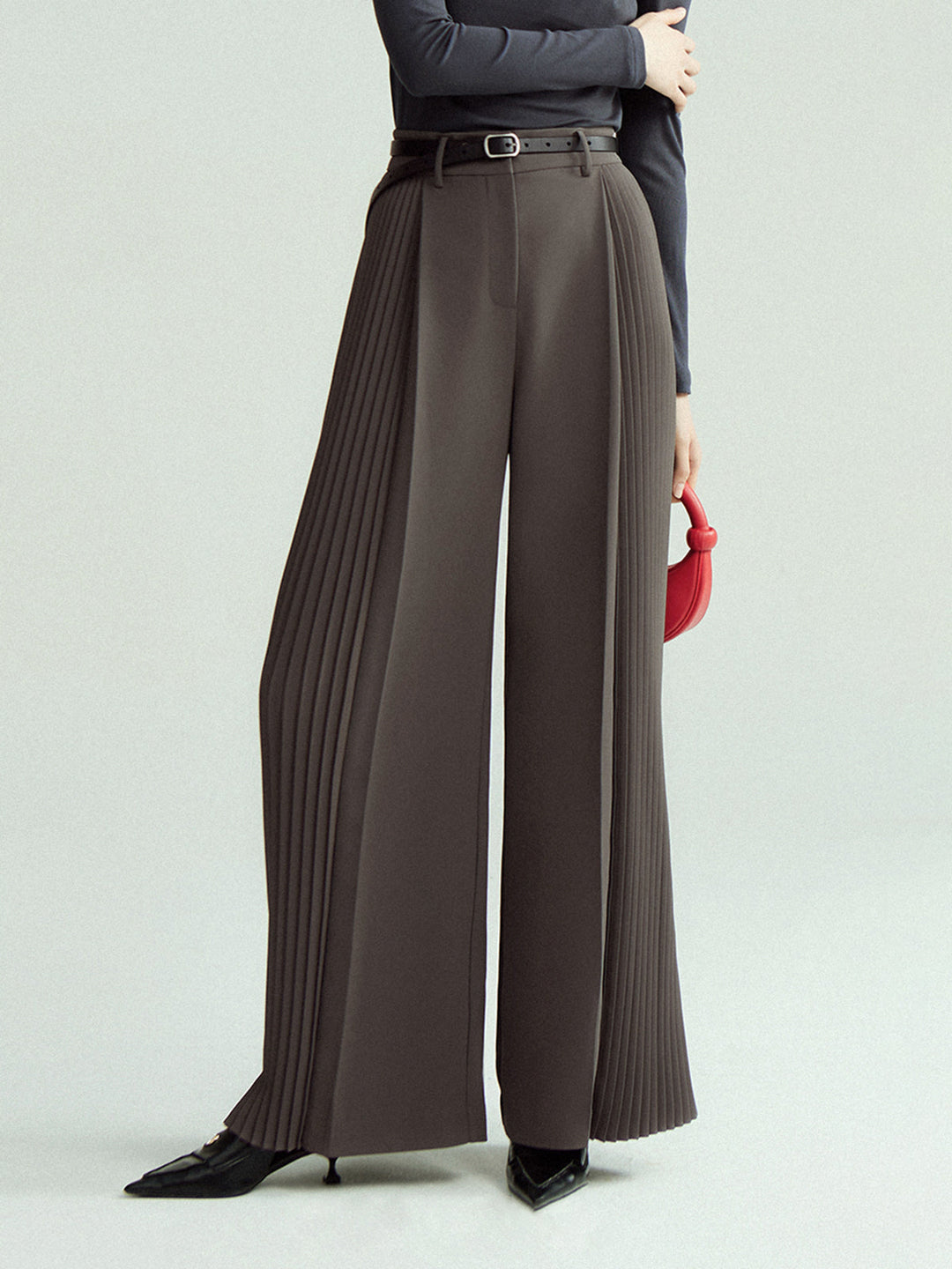 Plissierte Hose mit weitem Bein ohne Gürtel