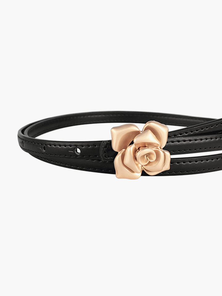 Gürtel mit goldener Schnalle und Rose