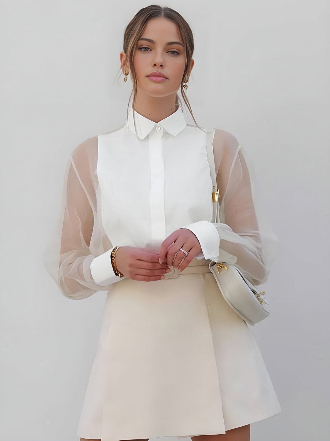 Halbdurchscheinendes Hemd aus Organza mit Puffärmeln