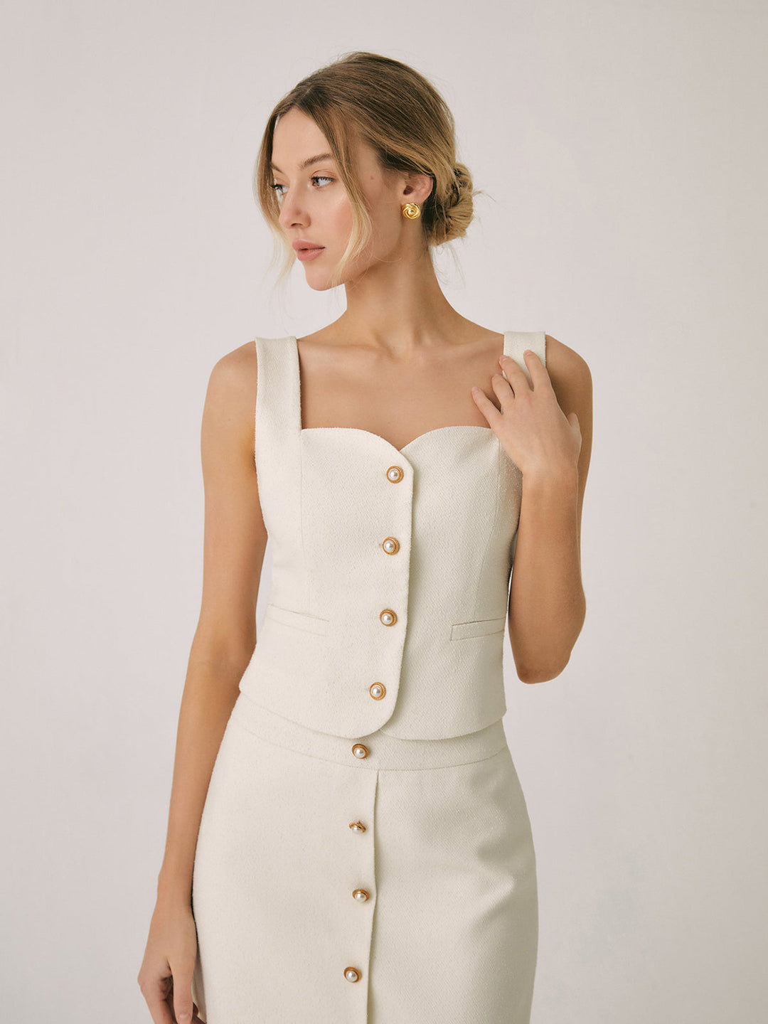 Eleganter Westen mit Perlenknopf