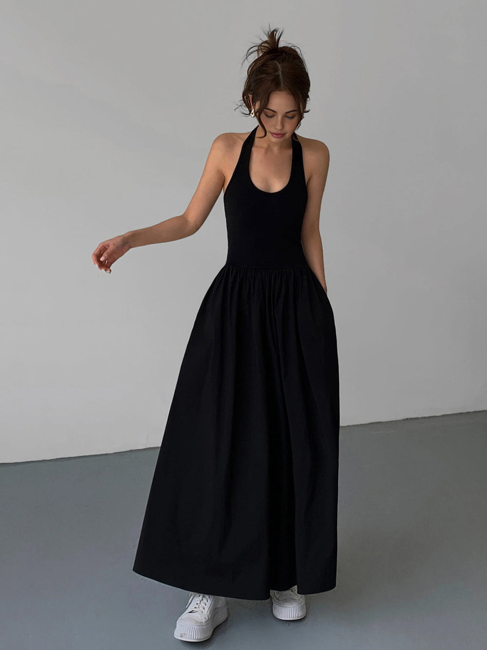 Minimalistische Halter-Rückenfreie Lange Kleid