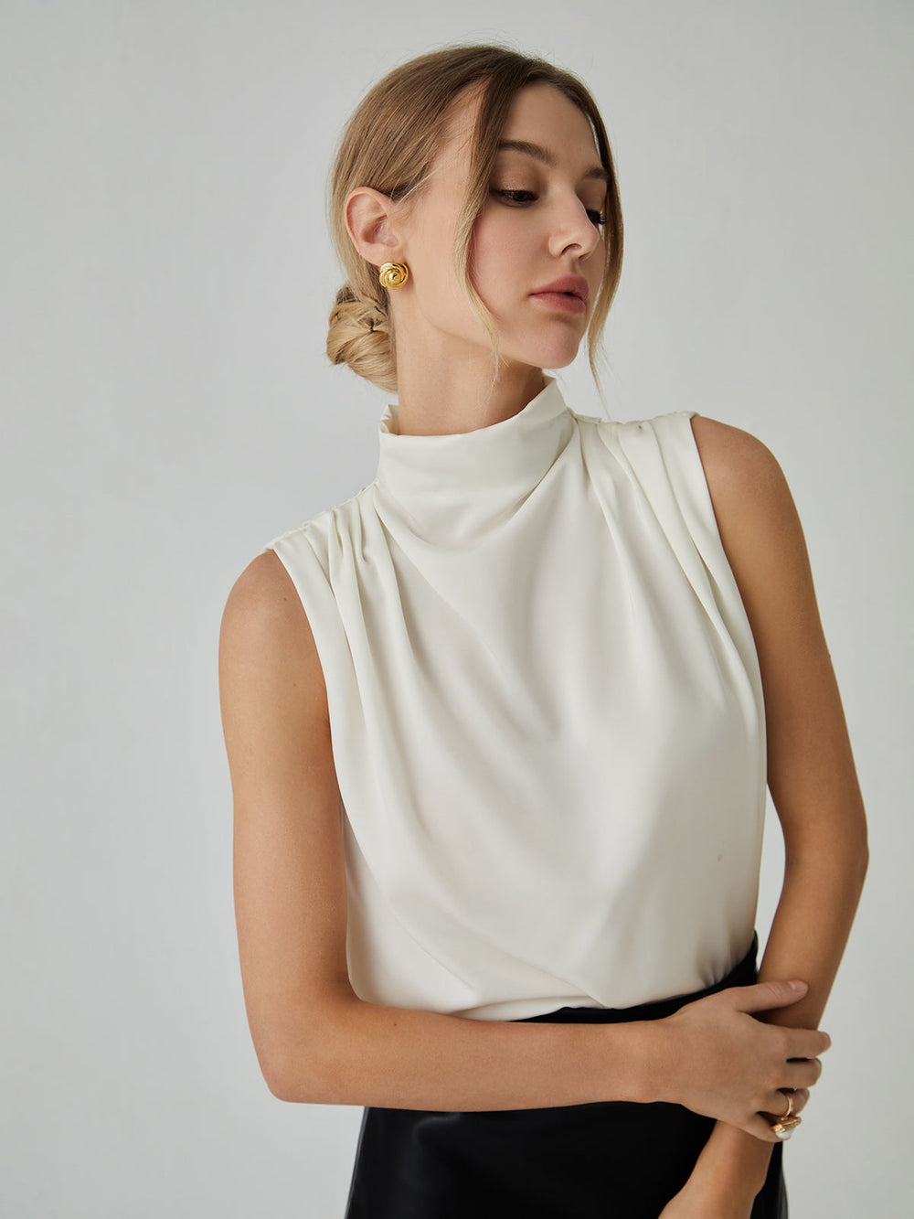 Plisse High Neck Ärmellose Bluse