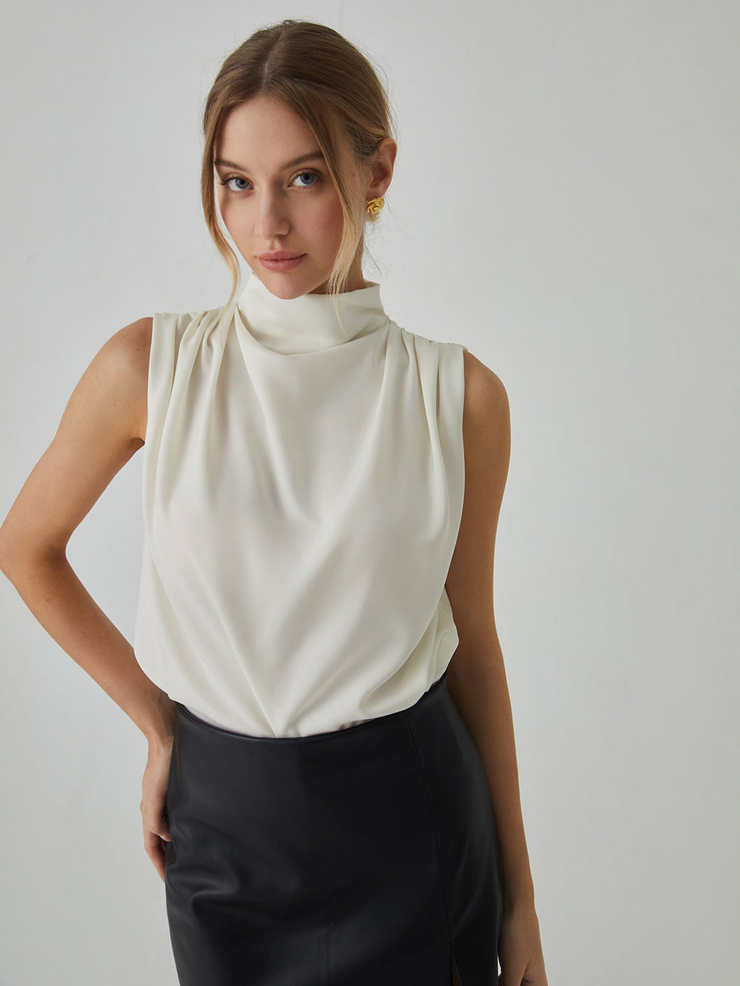 Plisse High Neck Ärmellose Bluse