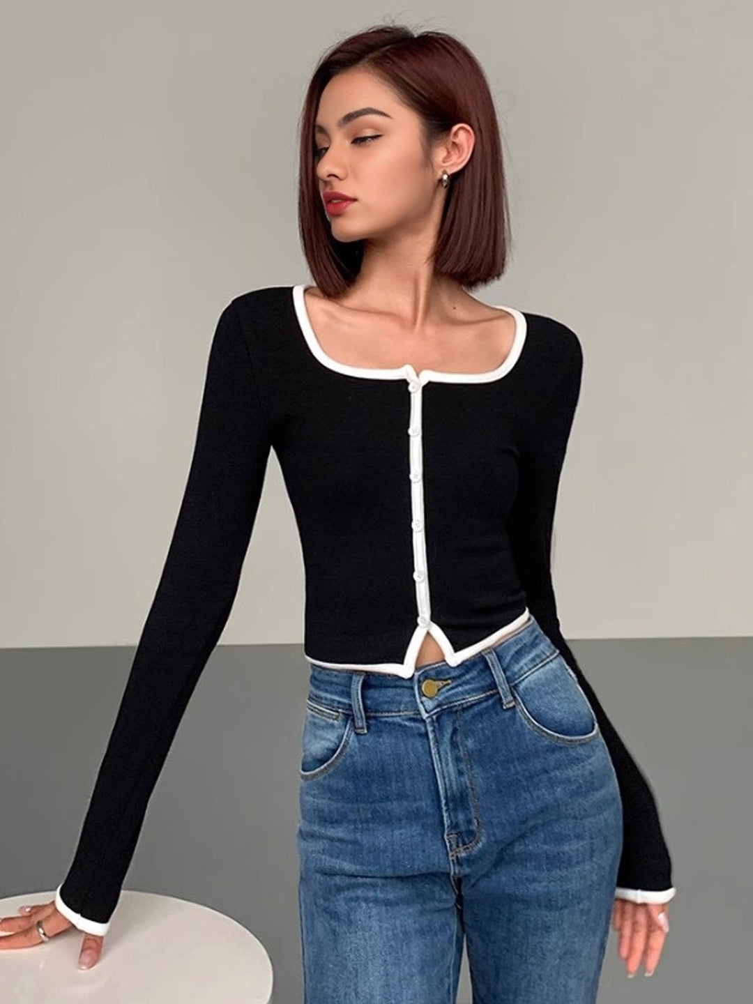 Langarmshirt aus Strick mit quadratischem Ausschnitt und Kontrastbesatz