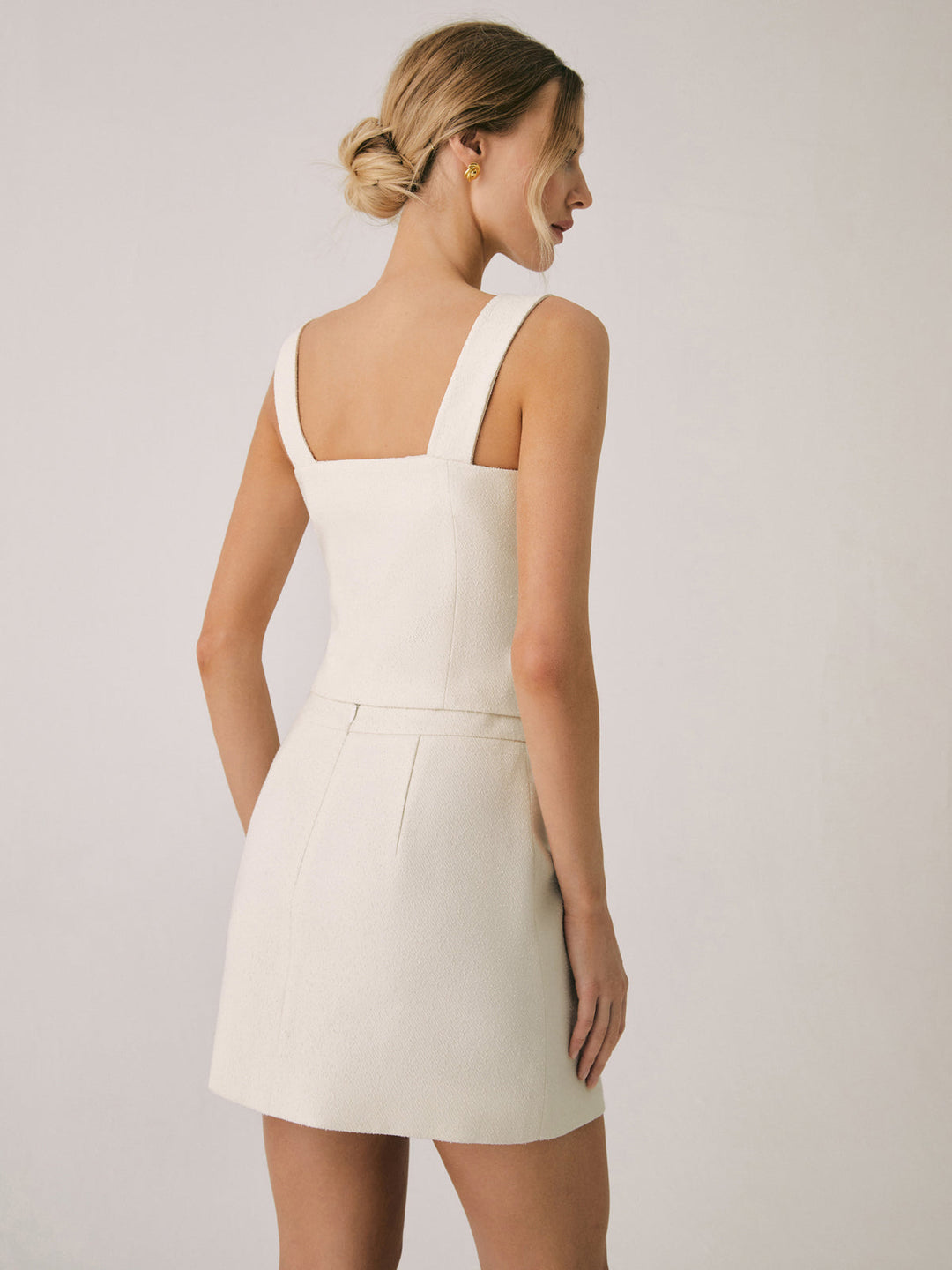 Elegante Minirock mit Perlenknopf