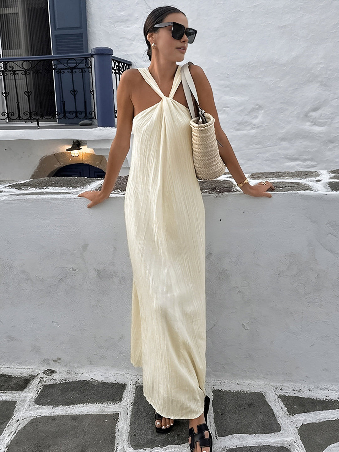 Cremiges Neckholder-Maxikleid